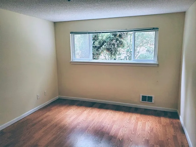 1001 Taylor Ave N — Photo 12