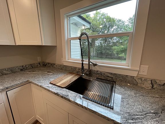 3rd image of 600 Plum Hill Dr