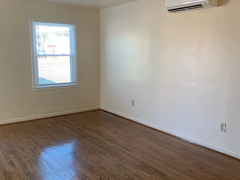812 Whitney Ave NW — Photo 3