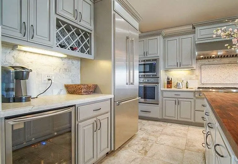 1179 Oak Creek Dr — Photo 2