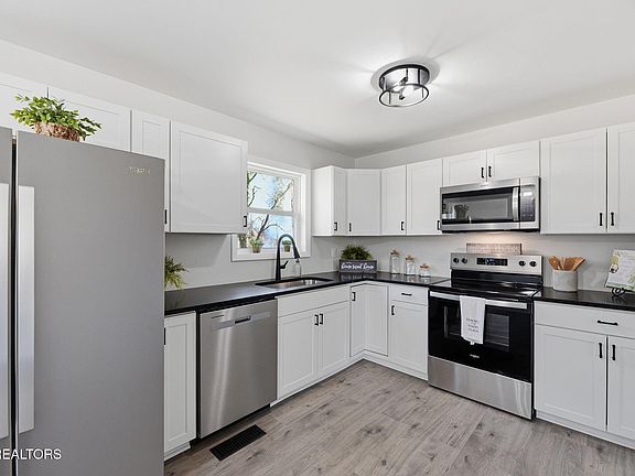 3rd image of 3322 Shipe Rd