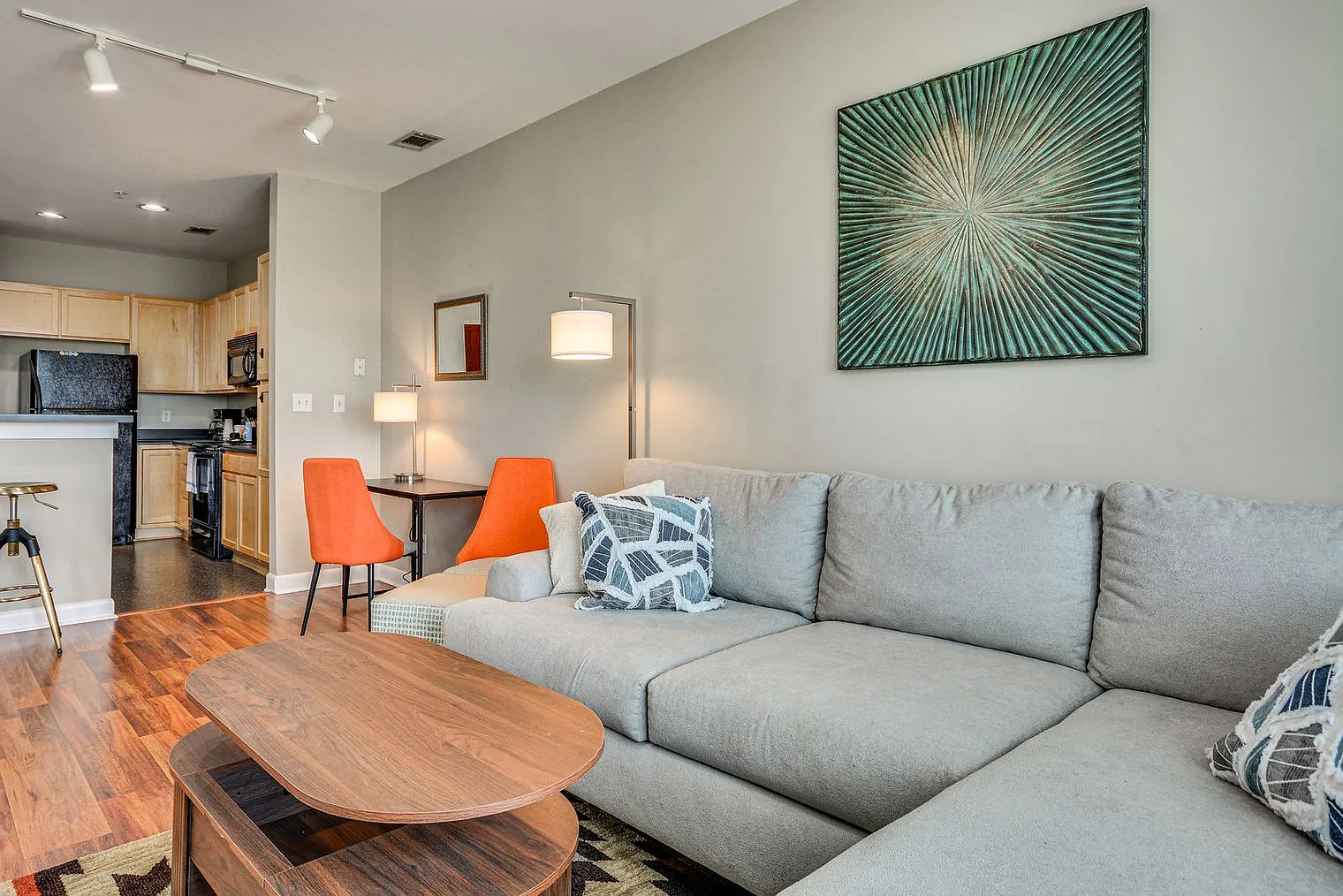 2 bed, 1.0 bath, 667 sqft, $3,128 — Photo 4