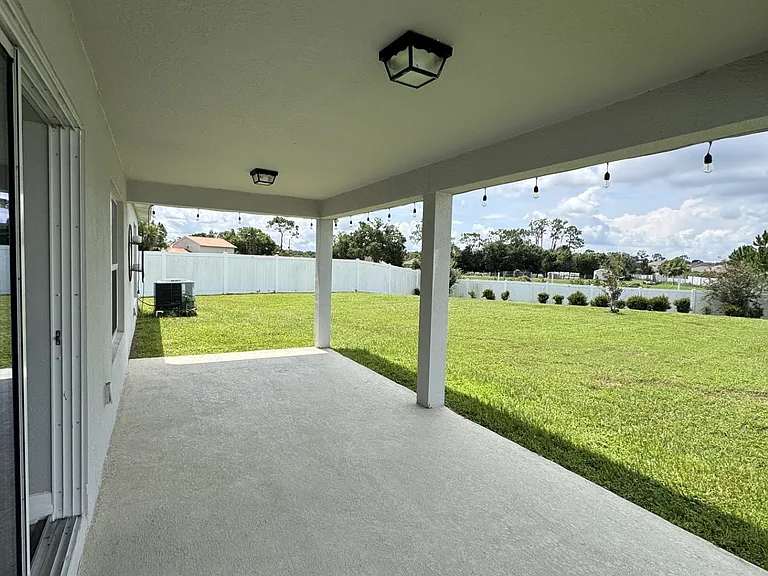 4595 Plainview Rd — Photo 7
