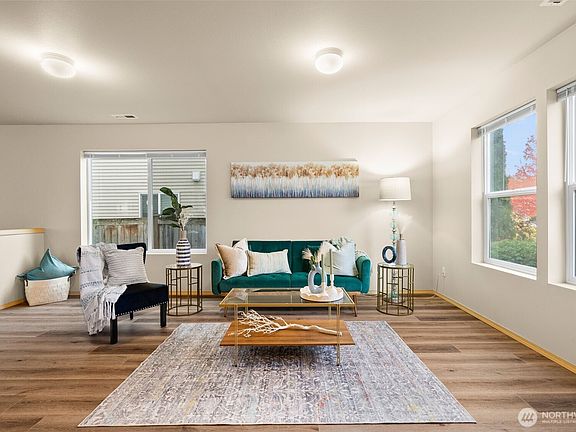4th image of 17709 Silver Creek Avenue E
