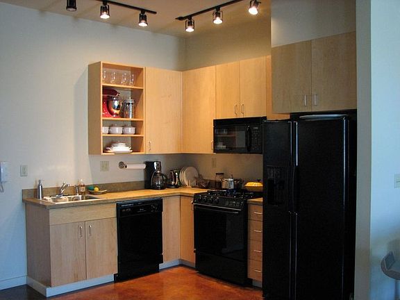 5th image of 1425 NE 61st Ave APT 211