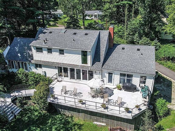 2nd image of 4 Sheppard Pl