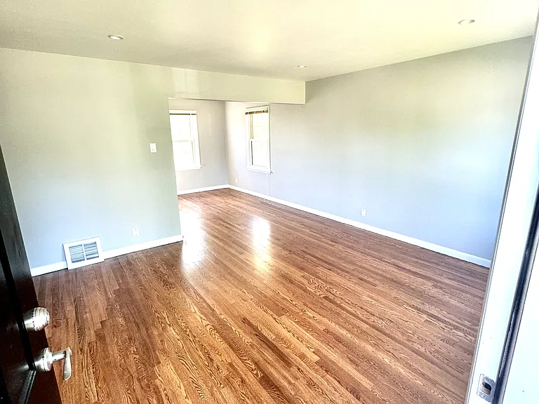 9909 Solar Ln — Photo 3