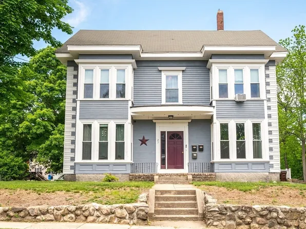 21 Pleasant St, Merrimac, MA 01860