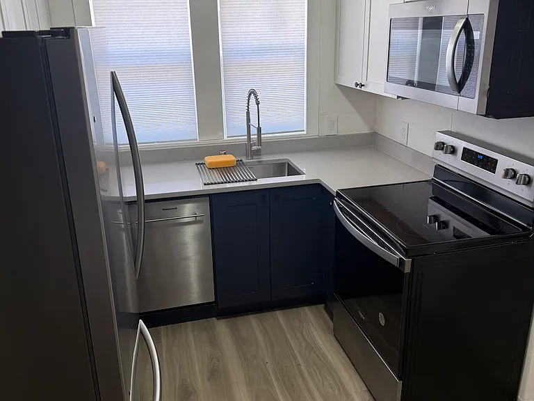 1624 W Maxwell Ave — Photo 2