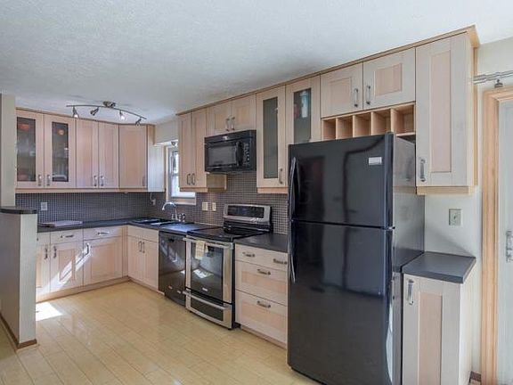3rd image of 3879 Maidens Larne Dr