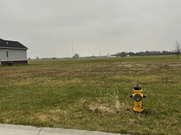 5524 Eagles Landing Dr, Oregon, OH 43616