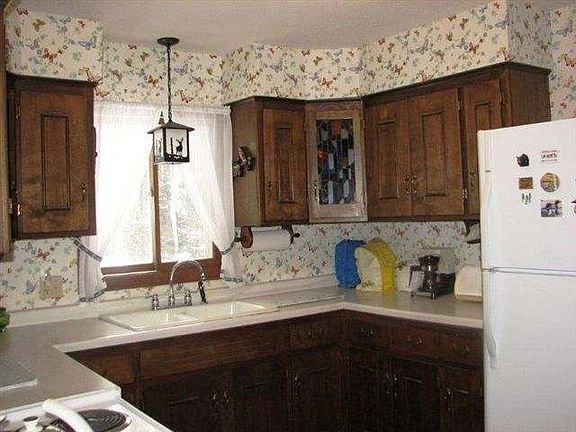 4th image of 8125 Squirrel Lake Rd W