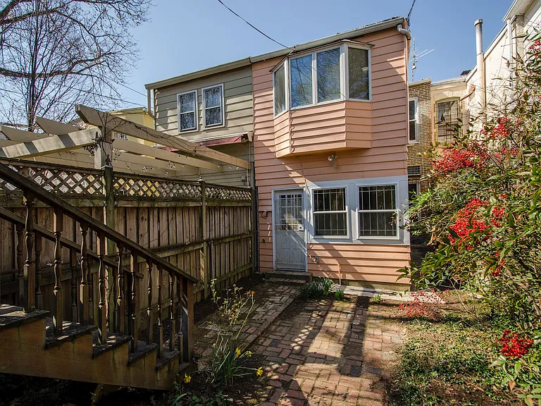 312 10th St SE — Photo 24