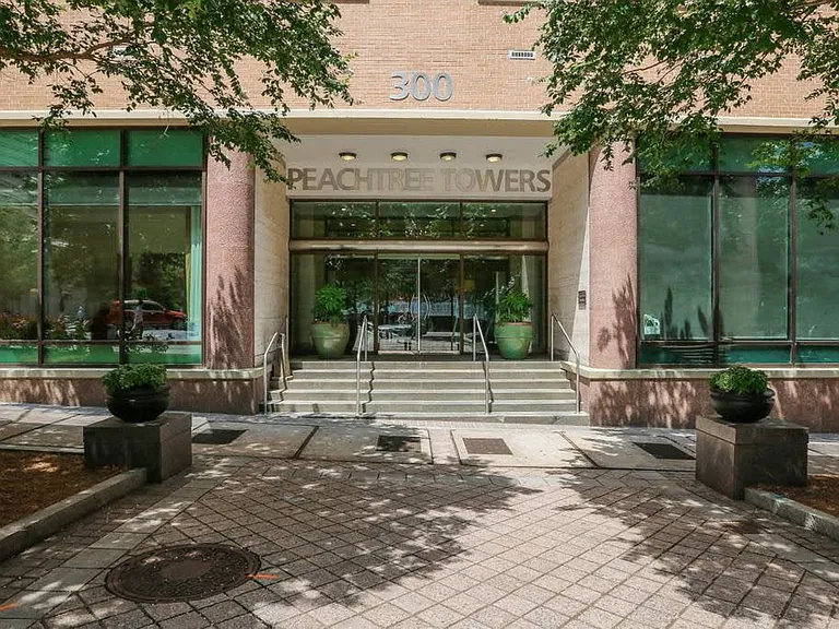 300 W Peachtree St NW #ID1299357P — Photo 28