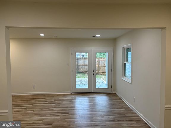 3rd image of 309 Olde Greenwich Dr