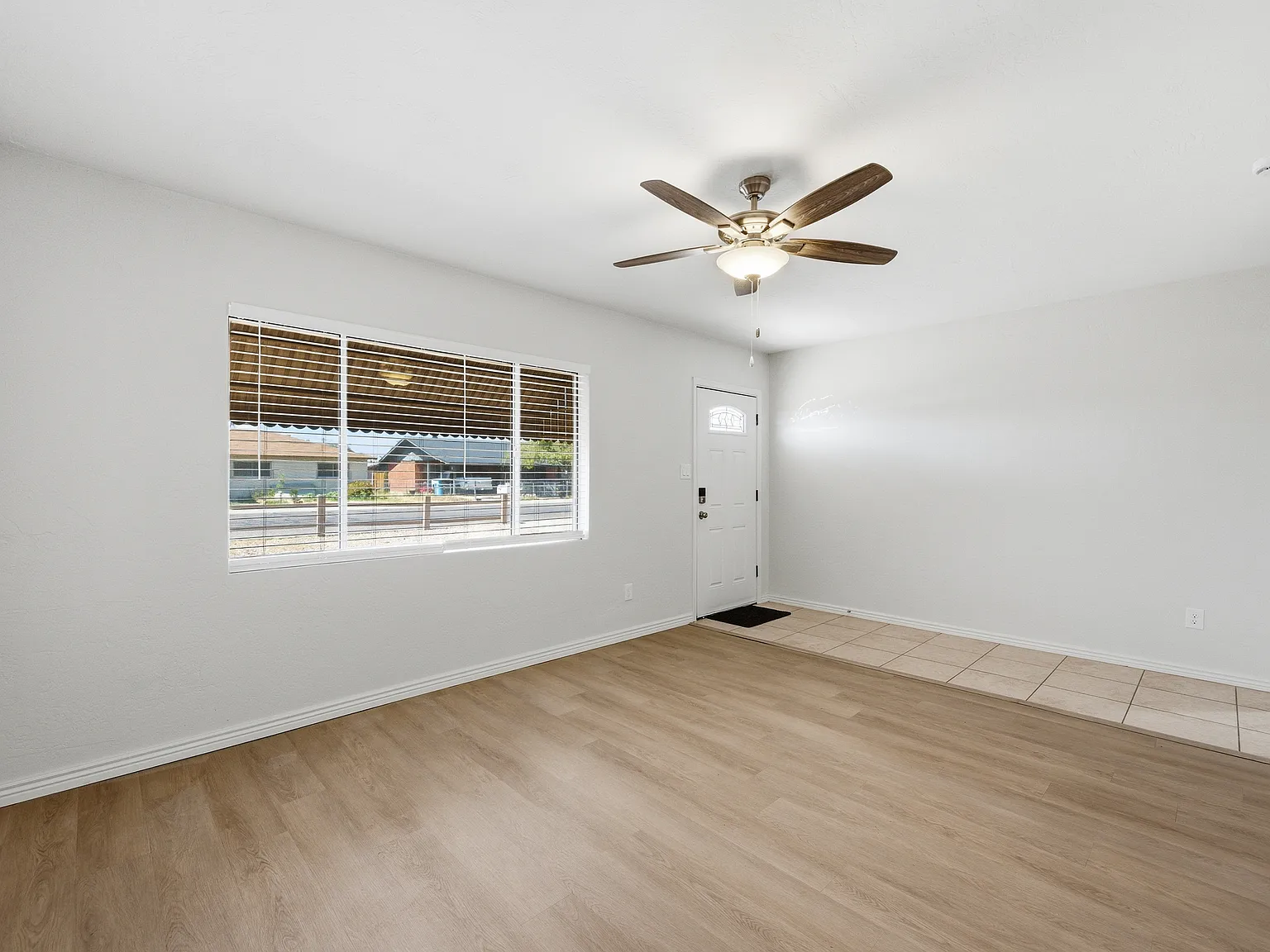 3 bed, 952 sqft, $1,695 — Photo 3