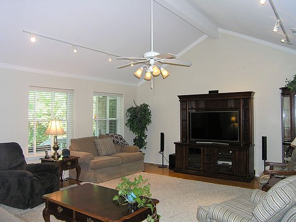 4th image of 1304 Oak Glen Trl