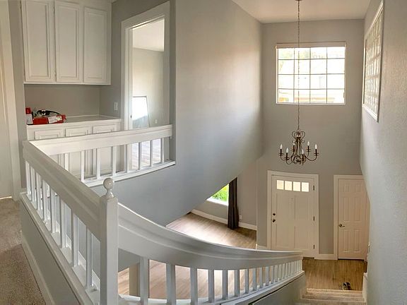 3rd image of 22 Saint Moritz St