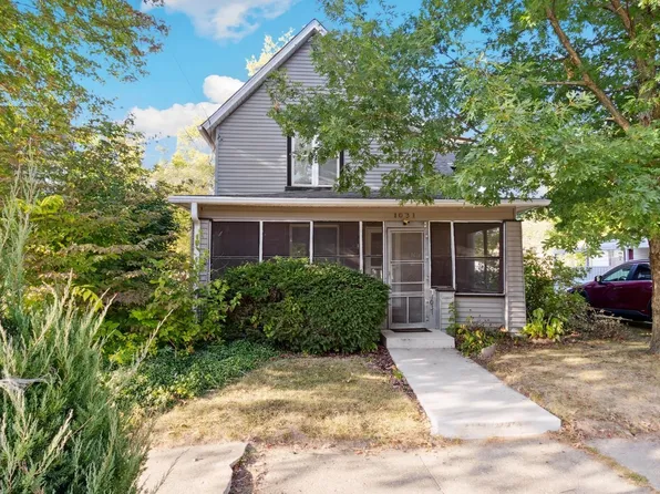 1031 W 4th St, Dixon, IL 61021