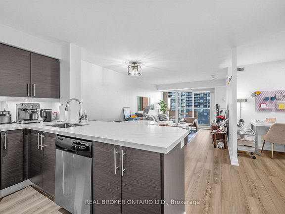 3rd image of 125 Western Battery Rd #1209