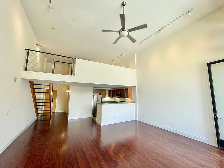 200 Townsend St #32 — Photo 1