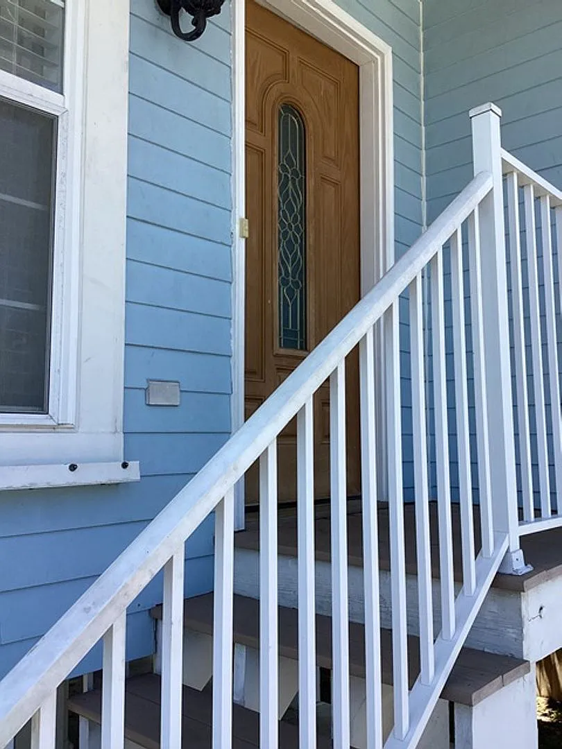 New Price!! Move In Ready Single Family Home - 4 Bedroom - 1.5 Bathroom On Stock Island — Photo 4