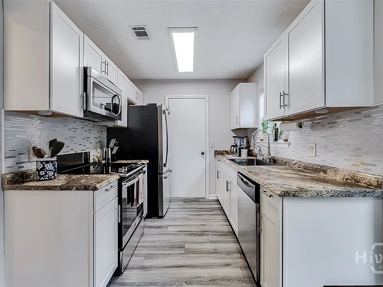 110 Embassy Ct — Photo 14