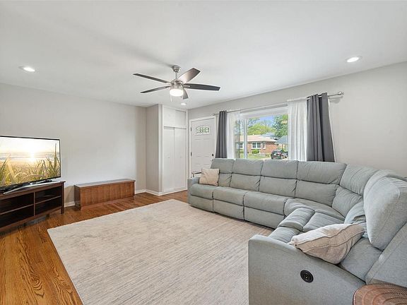 3rd image of 9211 Papoose Dr