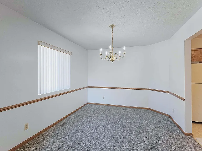 5400 S 32nd St — Photo 4
