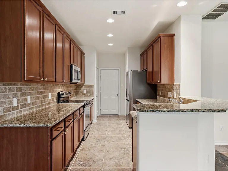 323 Bloomhill Pl — Photo 8
