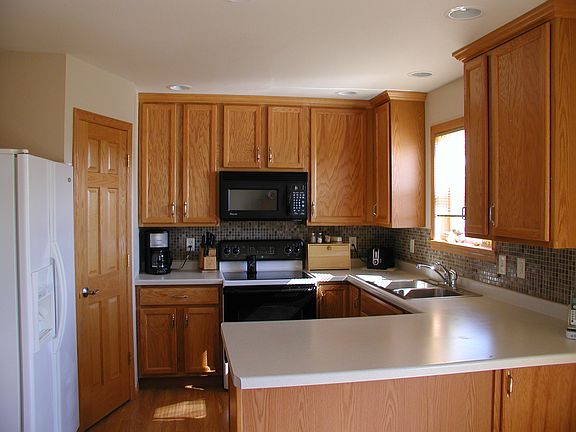 3rd image of 474 Crowfoot Ave