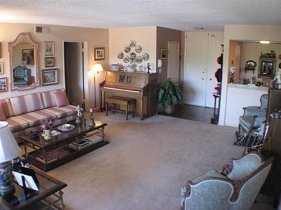 3rd image of 5411 Tyrone Ave APT 305