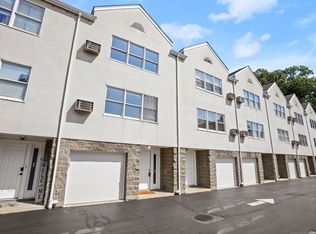 55 Woodland Pl APT 2, Stamford, CT 06902