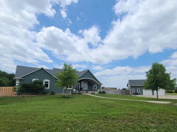 605 W 4th St, Marquette, KS 67464