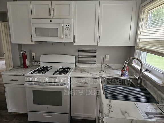 5th image of 3141 W Tower Ave