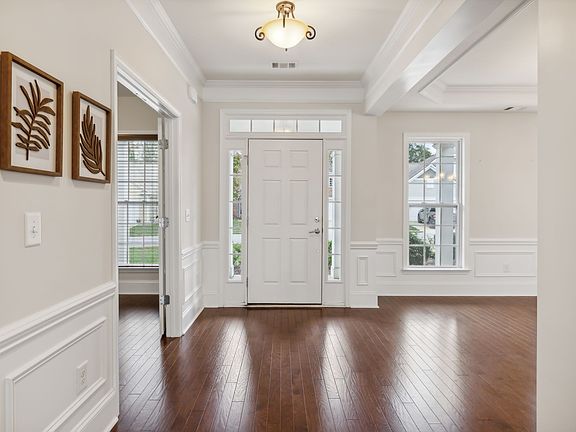3rd image of 202 Citadel Dr