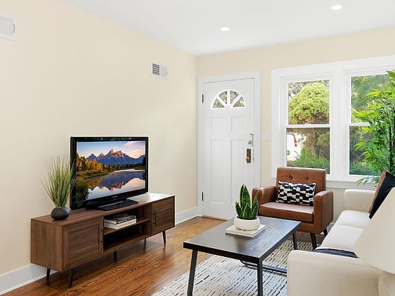 4th image of 4438 N Narragansett Ave