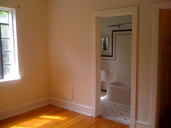4th image of 1212 Delaware Ave APT D2