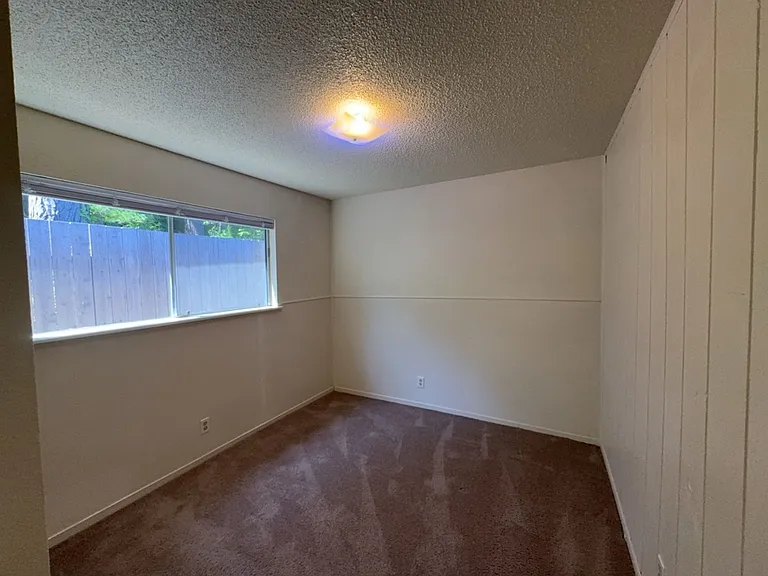 360 1/2 Pleasant Ave — Photo 9
