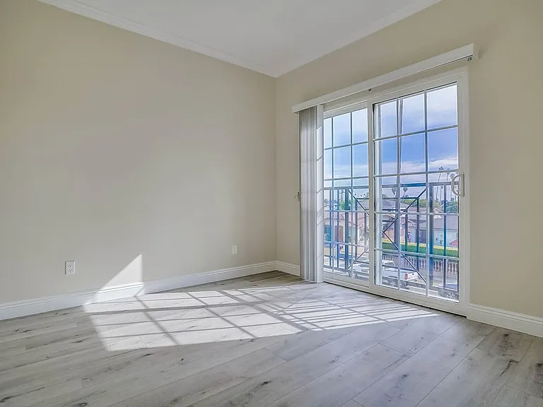 501 E 99th St #10 — Photo 17