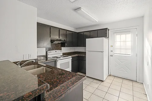 1219 W Carmen Ave #1 Photo 1