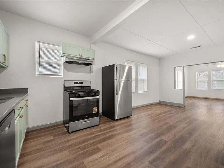 2207 Prairie Ave — Photo 26