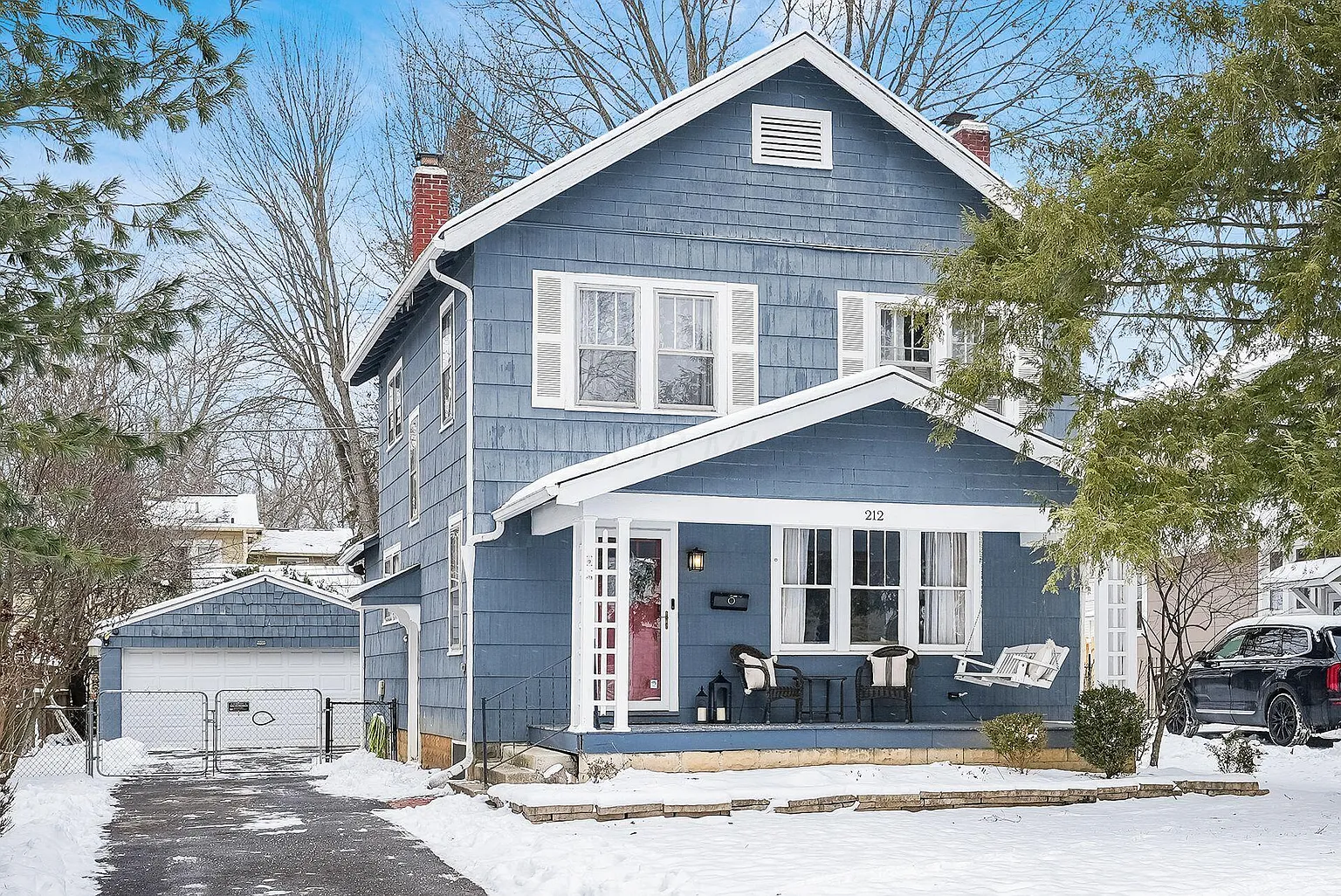 212 Montrose Way photo 1