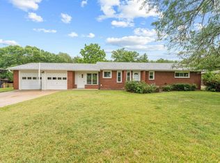 16 N Eastborough Rd, Salina, KS 67401