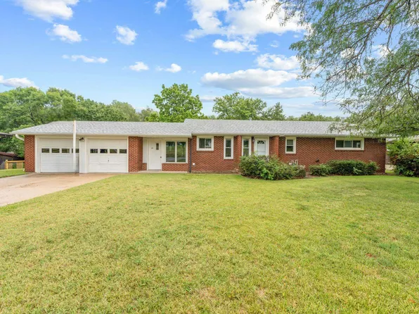 16 N Eastborough Rd, Salina, KS 67401