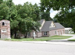 817 Kings Gate Rd, Willow Park, TX 76087