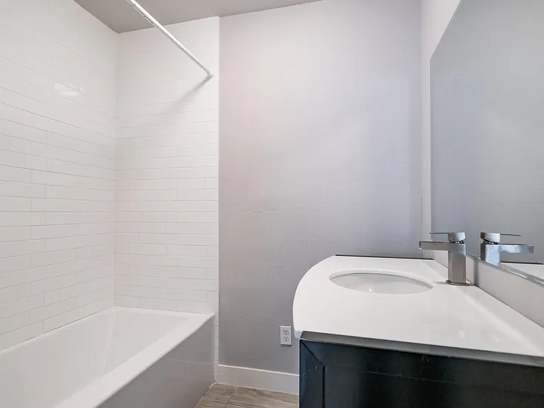 717 E Palmaire Ave — Photo 23