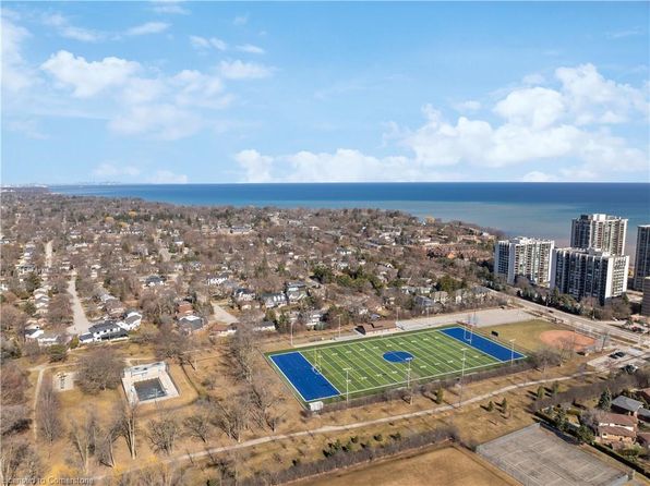 2282 Sovereign St, Oakville, ON L6L 1L5