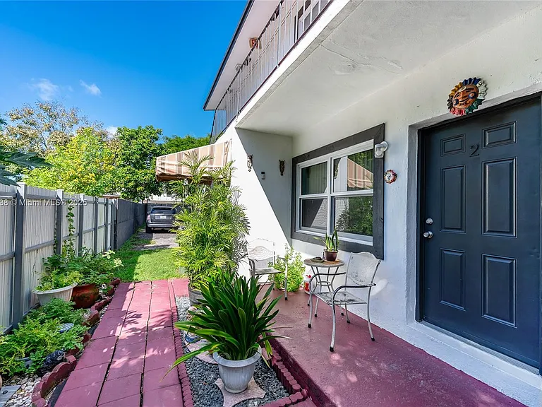 520 SW Krome Ter #1 — Photo 23