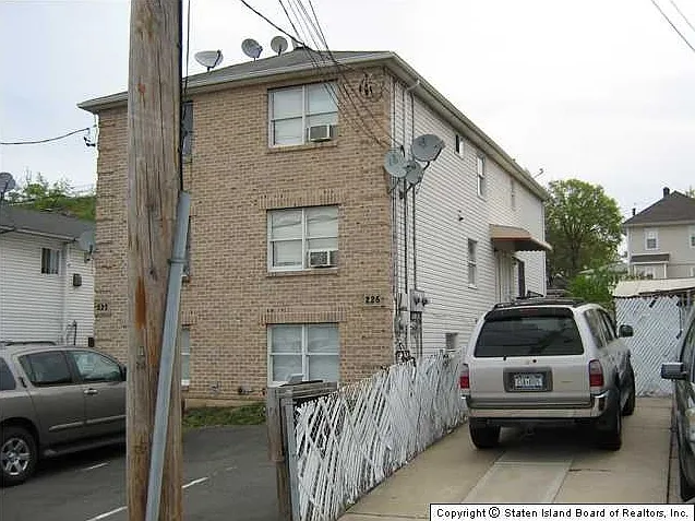 Building Photo 4